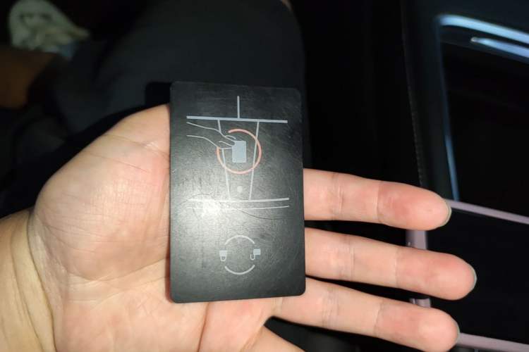 Used Tesla Model Y 2022 Long-Range All-Wheel-Drive Version Vehicle Key