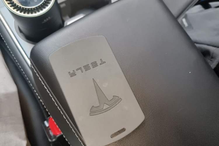 Used Tesla Model Y 2022 Long-Range All-Wheel-Drive Version Vehicle Key