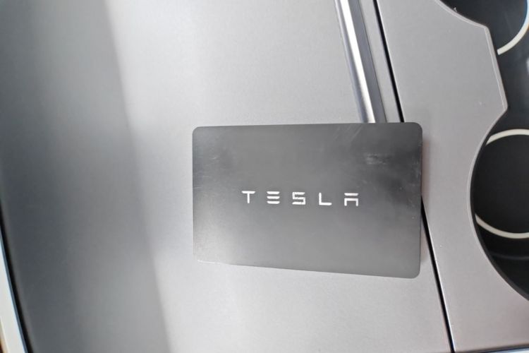 Used Tesla Model Y 2022 Long-Range All-Wheel-Drive Version Vehicle Key