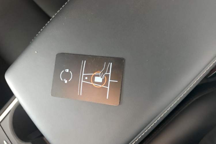 Used Tesla Model Y 2022 Revised Version Rear-Wheel Drive Vehicle Key