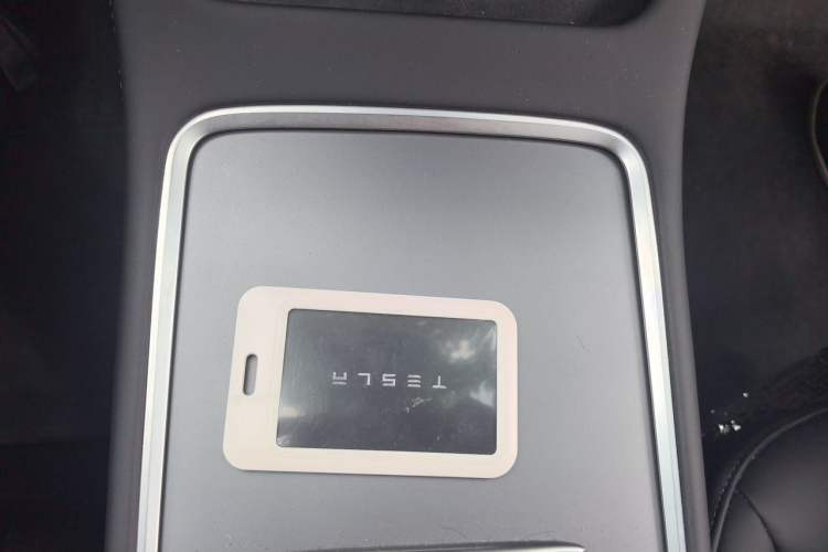 Used Tesla Model Y 2022 Long-Range All-Wheel-Drive Version Vehicle Key