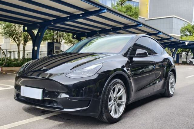 Ojetý Tesla Model Y 2022 Rear-Wheel-Drive Version