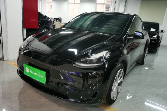 Ojetý Tesla Model Y 2022 Rear-Wheel-Drive Version