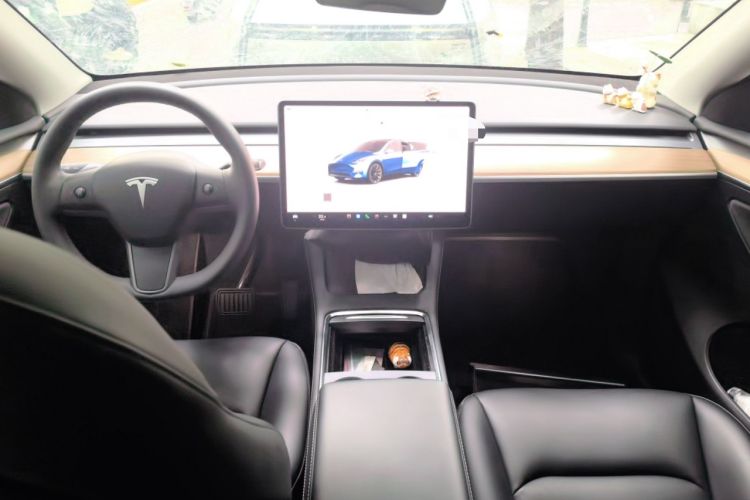 Used Tesla Model Y 2022 Rear-Wheel-Drive Version Center Console
