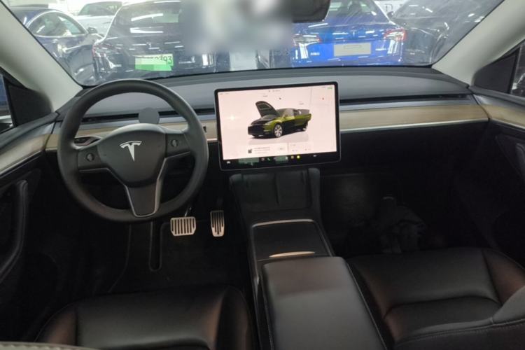 Used Tesla Model Y 2022 Long-Range All-Wheel-Drive Version Center Console