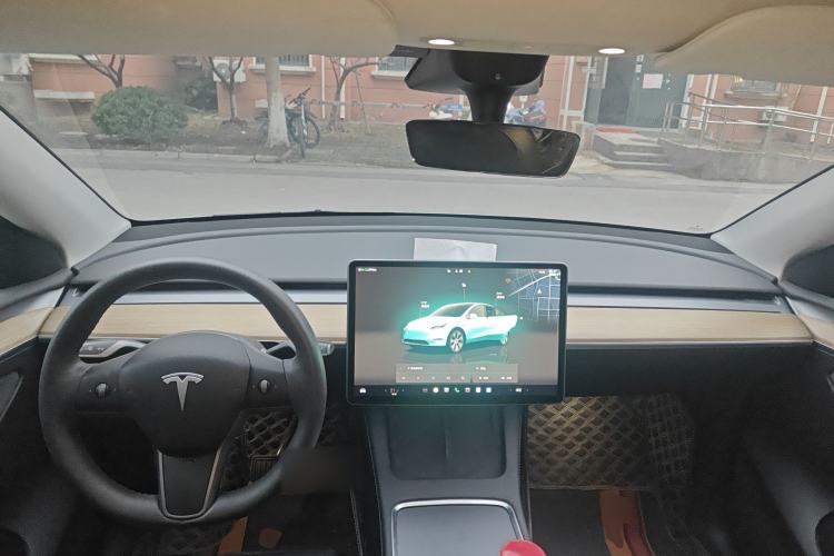 Used Tesla Model Y 2022 Long-Range All-Wheel-Drive Version Center Console