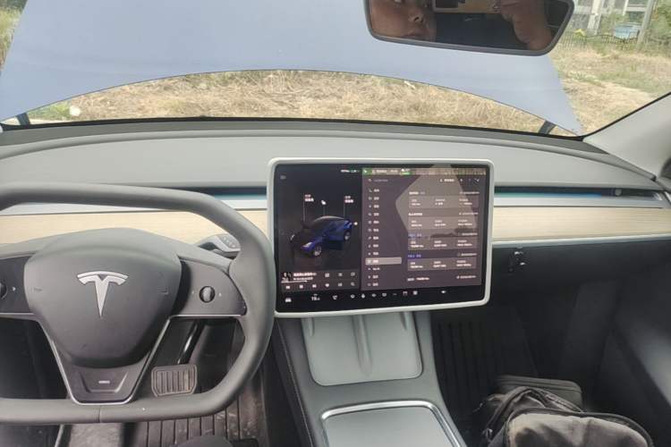 Used Tesla Model Y 2022 Rear-Wheel-Drive Version Center Console