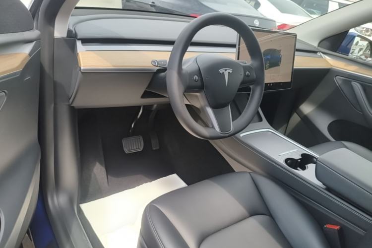 Used Tesla Model Y 2022 Rear-Wheel-Drive Version Center Console