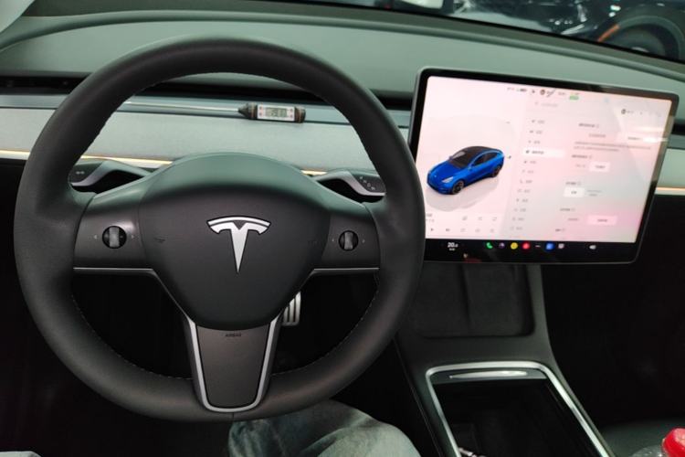 Used Tesla Model Y 2022 Long-Range All-Wheel-Drive Version Center Console