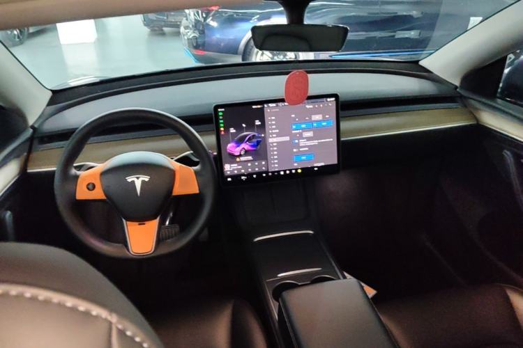 Used Tesla Model Y 2022 Long-Range All-Wheel-Drive Version Center Console