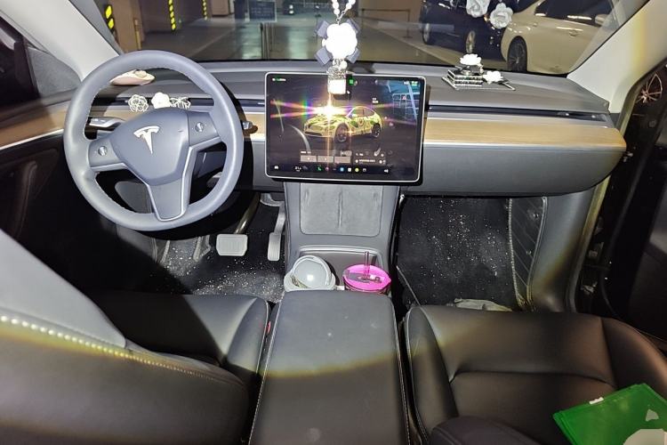 Used Tesla Model Y 2022 Rear-Wheel-Drive Version Center Console