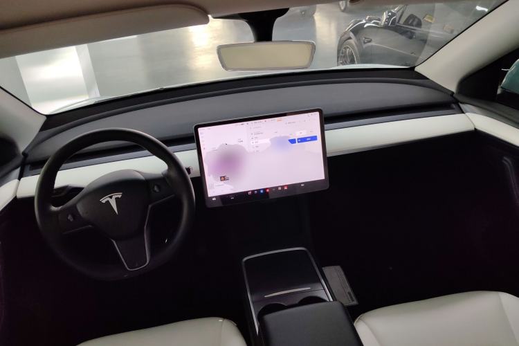 Used Tesla Model Y 2022 Long-Range All-Wheel-Drive Version Center Console
