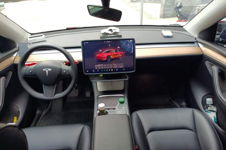 Used Tesla Model Y 2022 Rear-Wheel-Drive Version Center Console