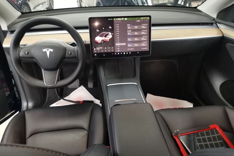 Used Tesla Model Y 2022 Rear-Wheel-Drive Version Center Console