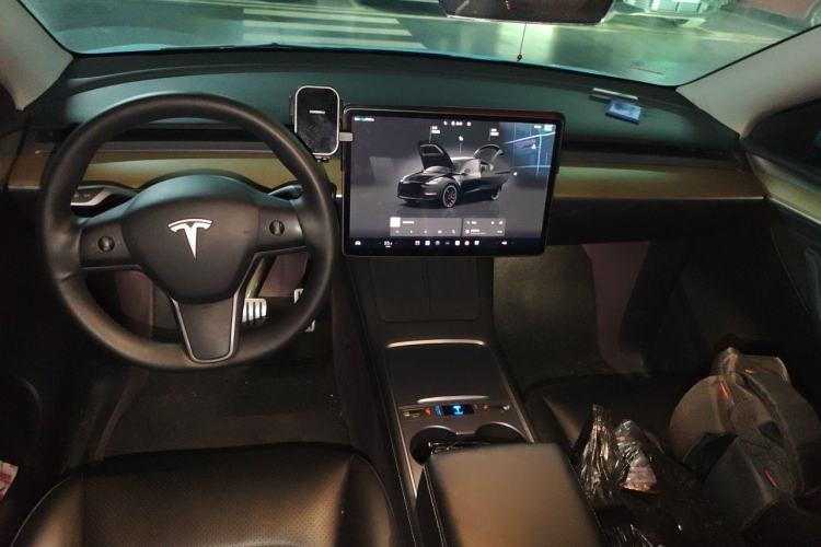 Used Tesla Model Y 2022 Performance High-Performance All-Wheel-Drive Version Center Console