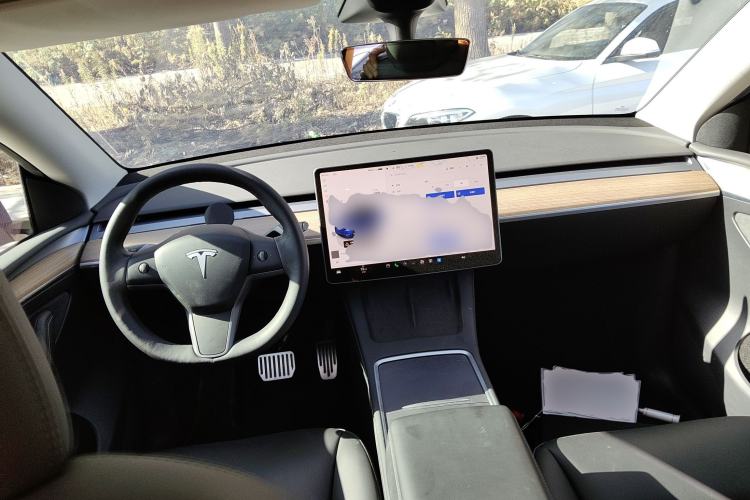 Used Tesla Model Y 2022 Long-Range All-Wheel-Drive Version Center Console