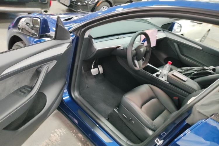 Used Tesla Model Y 2022 Long-Range All-Wheel-Drive Version Driver Seat