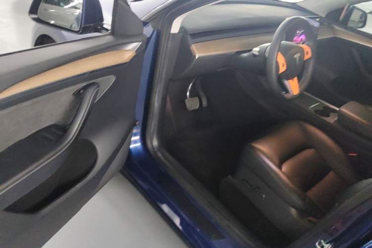 Used Tesla Model Y 2022 Long-Range All-Wheel-Drive Version Driver Seat