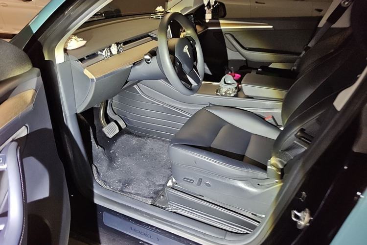 Used Tesla Model Y 2022 Rear-Wheel-Drive Version Driver Seat