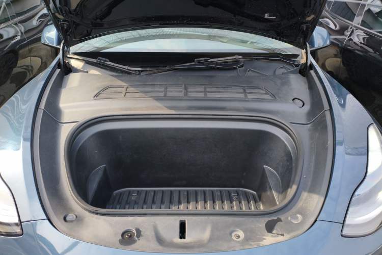 Used Tesla Model Y 2022 Rear-Wheel-Drive Version Engine Bay