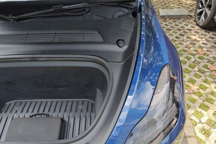 Used Tesla Model Y 2022 Rear-Wheel-Drive Version Engine Bay Left