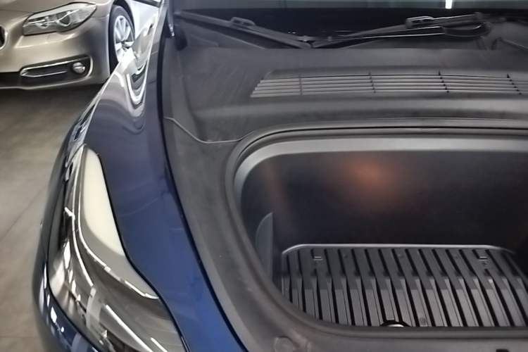 Used Tesla Model Y 2022 Rear-Wheel-Drive Version Engine Bay Right