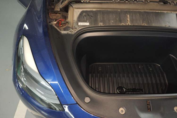 Used Tesla Model Y 2022 Performance High-Performance All-Wheel-Drive Version Engine Bay Right