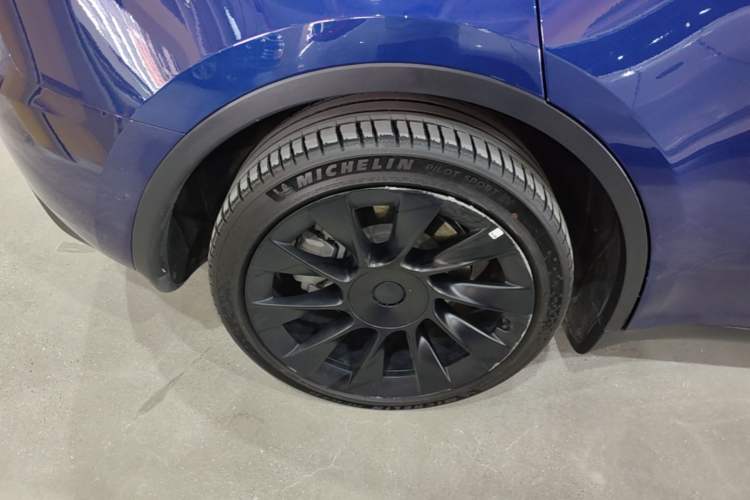 Used Tesla Model Y 2022 Revised Version Long-Range All-Wheel Drive Exterior 5