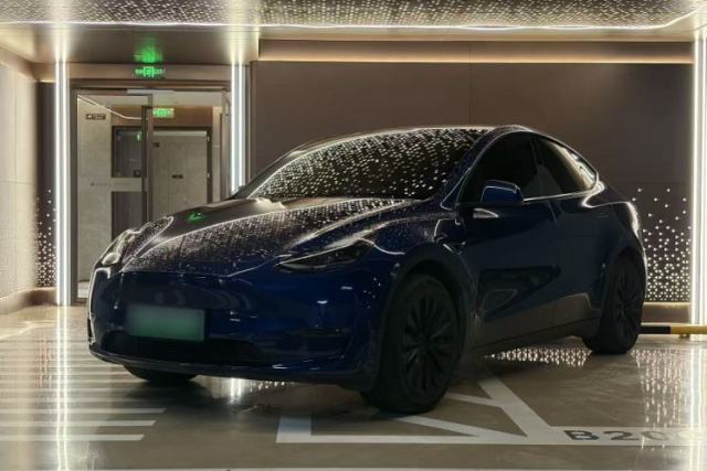 Used Tesla Model Y 2022 Long-Range All-Wheel-Drive Version