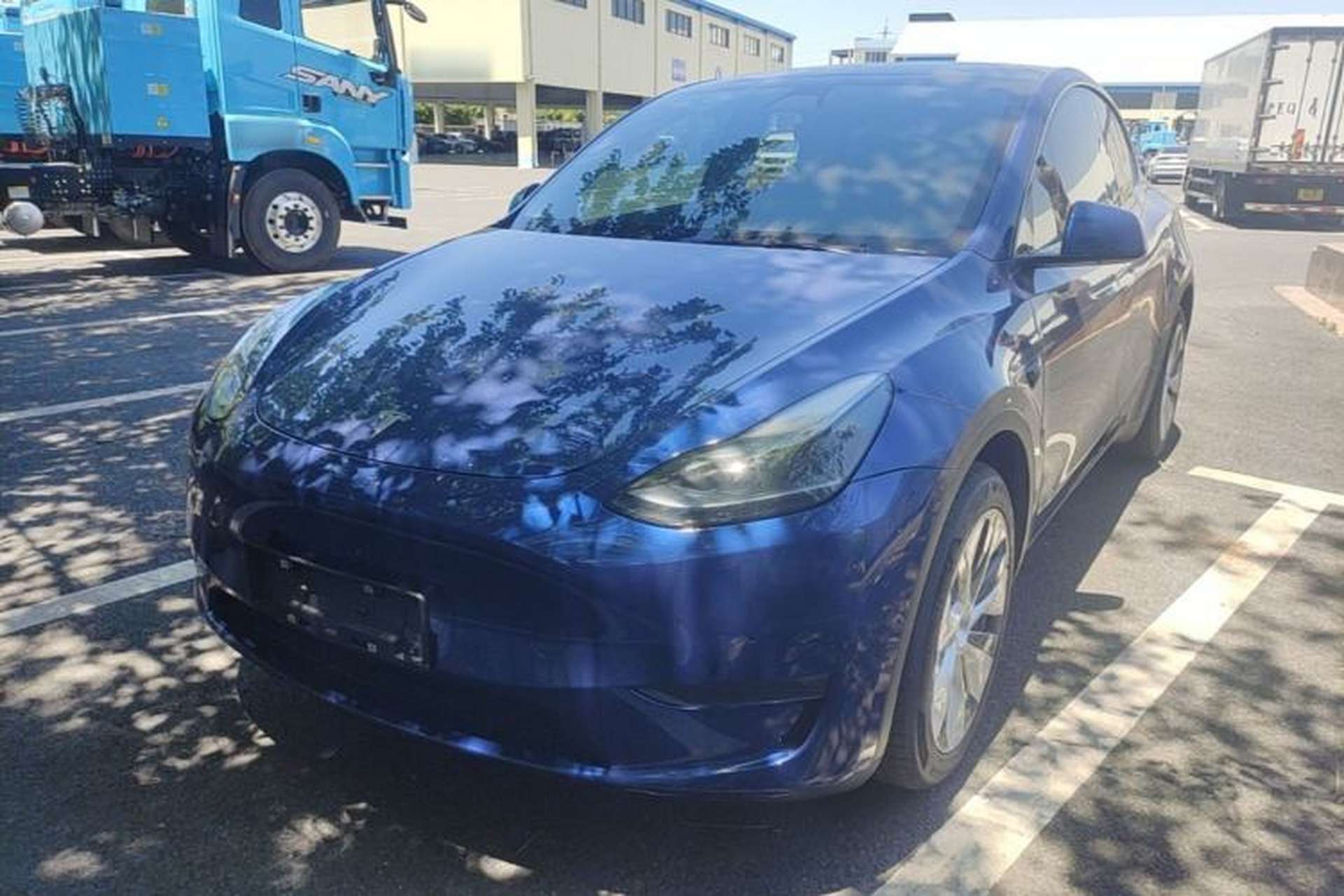 Used Tesla Model Y 2022 Revised Version Long-Range All-Wheel Drive Front Left 45 Deg