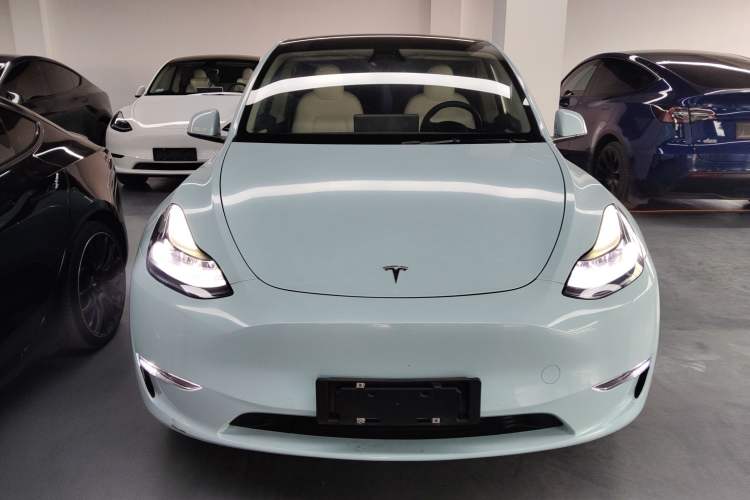 Used Tesla Model Y 2022 Long-Range All-Wheel-Drive Version Front