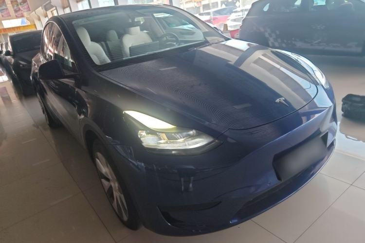 Used Tesla Model Y 2022 Rear-Wheel-Drive Version Front Right 45 Deg