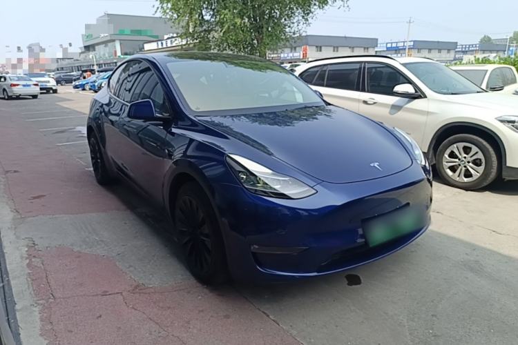 Used Tesla Model Y 2022 Long-Range All-Wheel-Drive Version Front Right 45 Deg