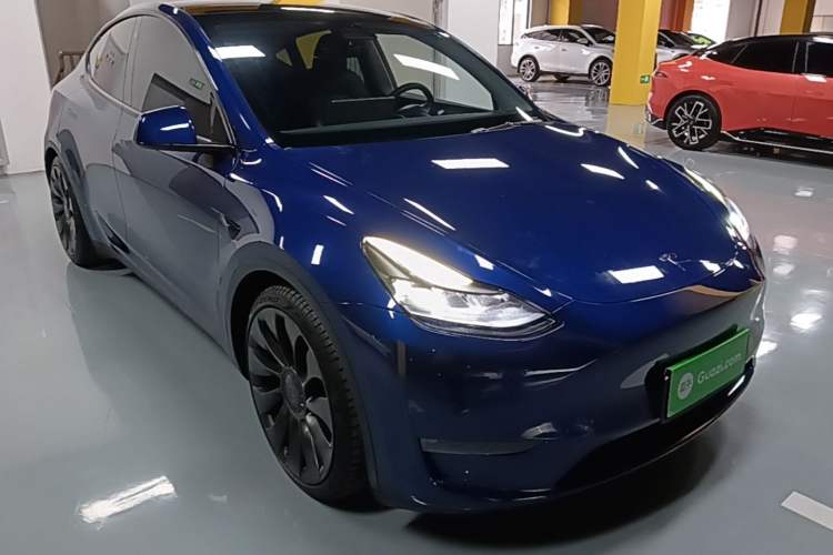 Used Tesla Model Y 2022 Performance High-Performance All-Wheel-Drive Version Front Right 45 Deg