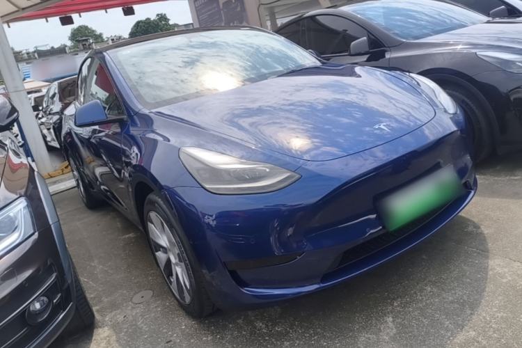 Used Tesla Model Y 2022 Rear-Wheel-Drive Version Front Right 45 Deg