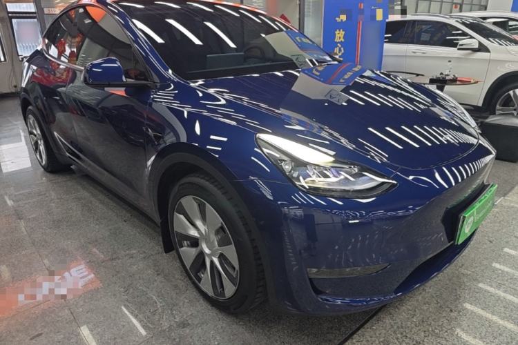 Used Tesla Model Y 2022 Long-Range All-Wheel-Drive Version Front Right 45 Deg