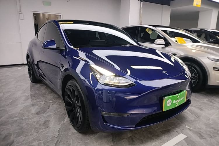 Used Tesla Model Y 2022 Long-Range All-Wheel-Drive Version Front Right 45 Deg