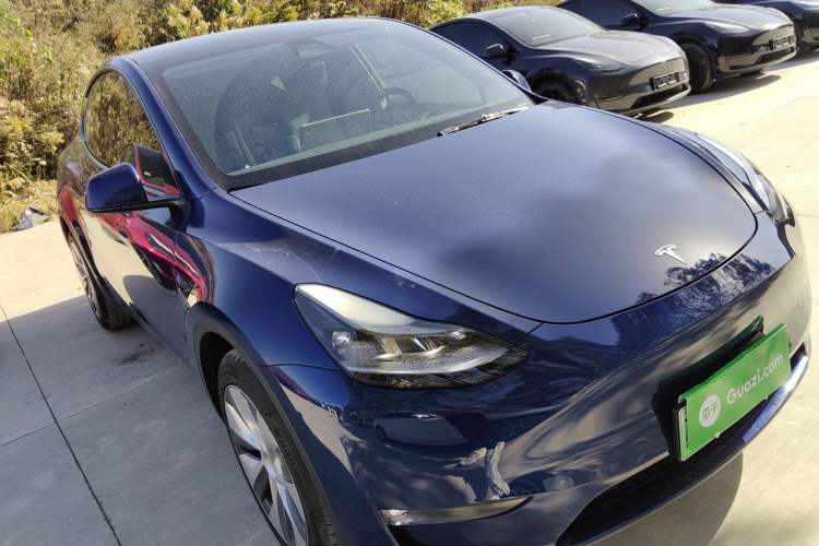 Used Tesla Model Y 2022 Long-Range All-Wheel-Drive Version Front Right 45 Deg