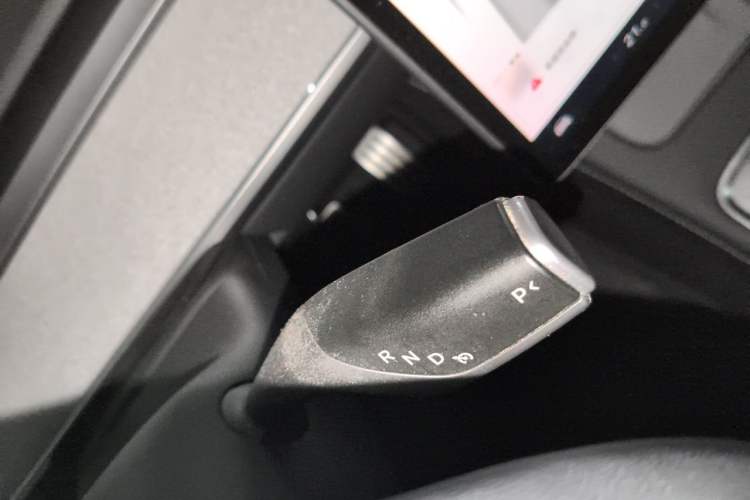 Used Tesla Model Y 2022 Performance High-Performance All-Wheel-Drive Version Gear Lever