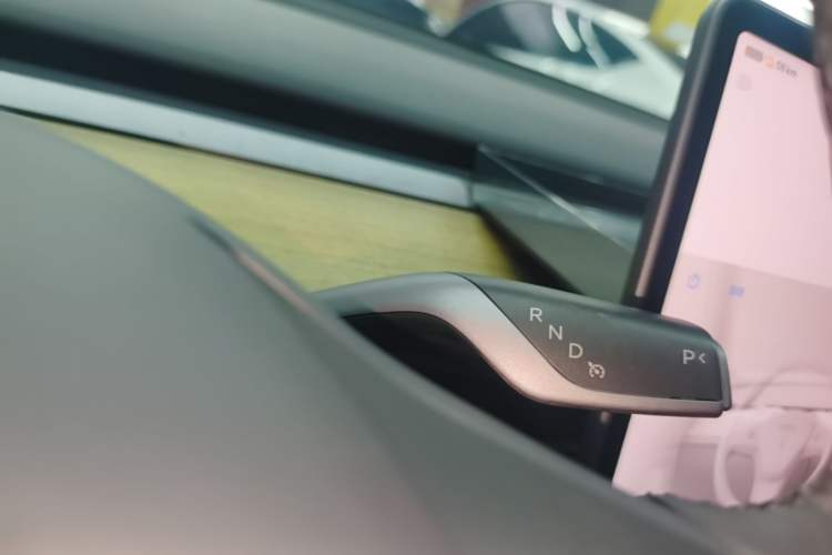 Used Tesla Model Y 2022 Revised Version Rear-Wheel Drive Gear Lever