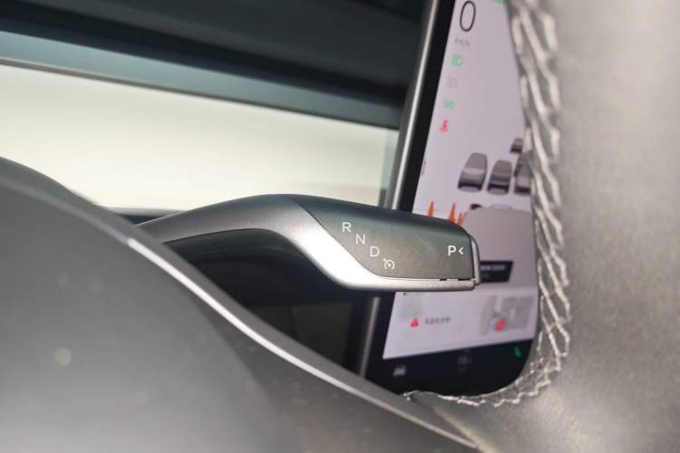 Used Tesla Model Y 2022 Performance High-Performance All-Wheel-Drive Version Gear Lever