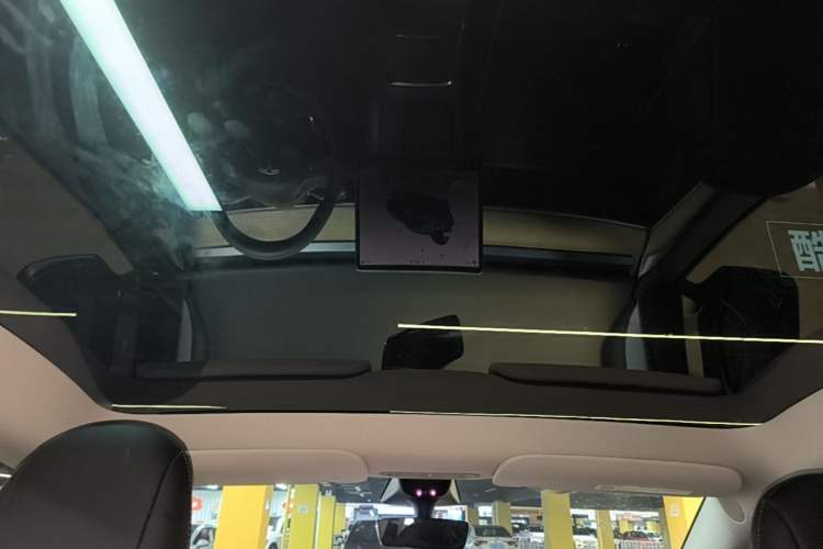 Used Tesla Model Y 2022 Rear-Wheel-Drive Version Headliner