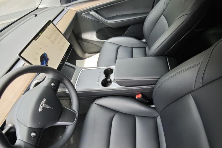Used Tesla Model Y 2022 Rear-Wheel-Drive Version Interior 10