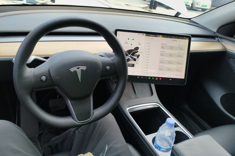 Used Tesla Model Y 2022 Rear-Wheel-Drive Version Interior 2