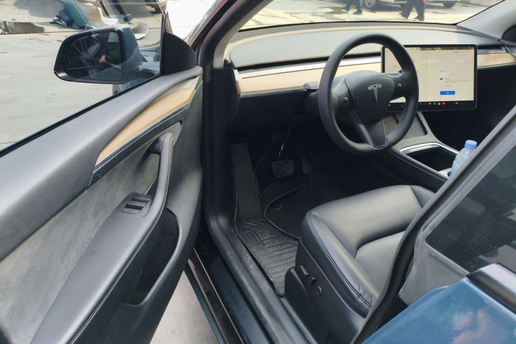 Used Tesla Model Y 2022 Rear-Wheel-Drive Version Interior 3