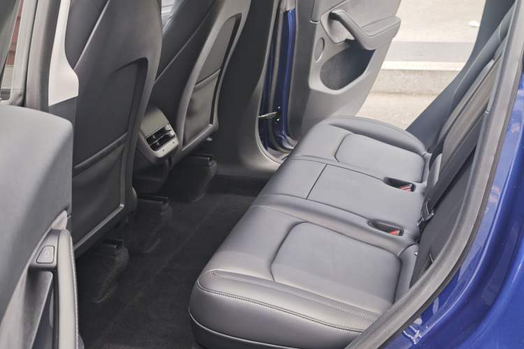 Used Tesla Model Y 2022 Rear-Wheel-Drive Version Interior 3