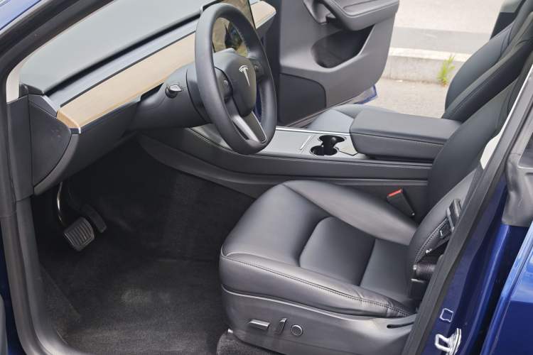 Used Tesla Model Y 2022 Rear-Wheel-Drive Version Interior 8