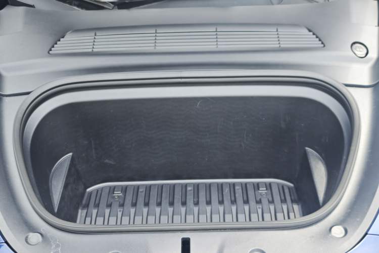 Used Tesla Model Y 2022 Rear-Wheel-Drive Version Interior 9