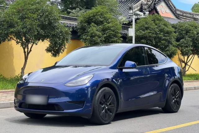 Tesla Model Y 2022 Rear-Wheel-Drive Version مستعملة