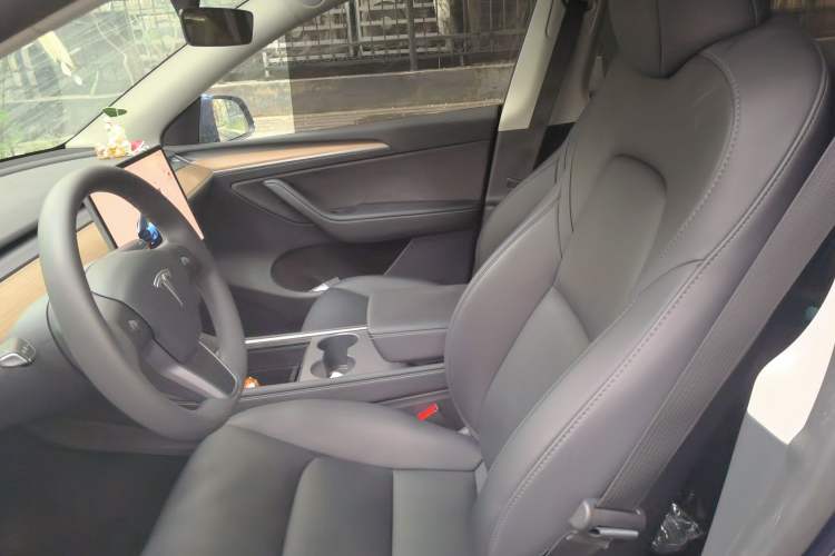 Used Tesla Model Y 2022 Rear-Wheel-Drive Version Left Front Seat